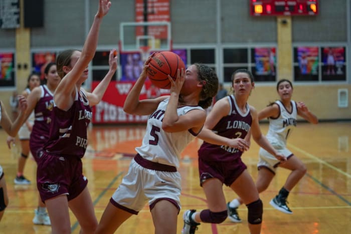 mathis-london-girls-basketball-playoffs00107